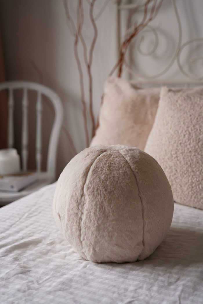 Peluş Top Yastık Bej Top Kırlent - Görsel 2