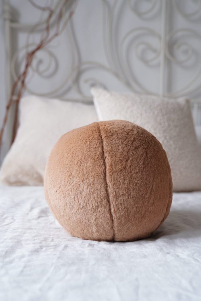 Peluş Top Yastık Kahve