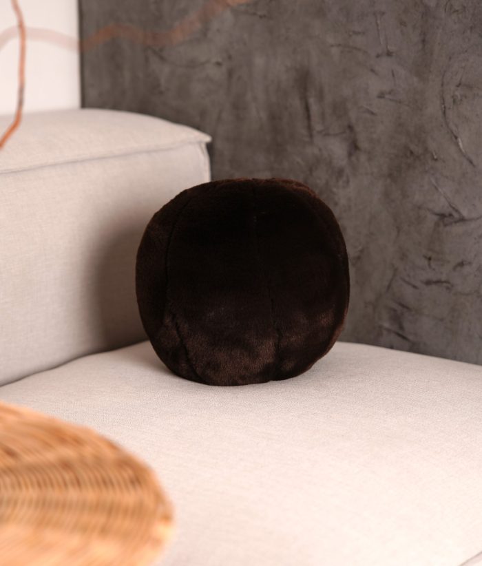 Peluş Top Yastık Koyu Kahve Top Yastık - Görsel 3