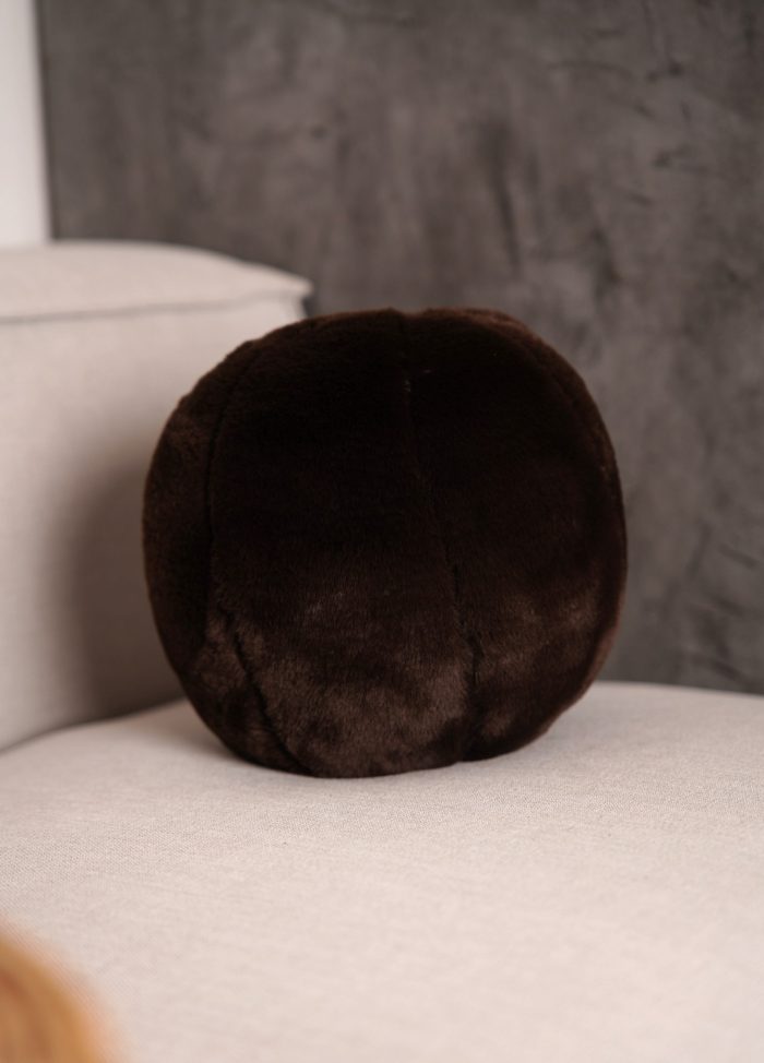 Peluş Top Yastık Koyu Kahve Top Yastık - Görsel 4